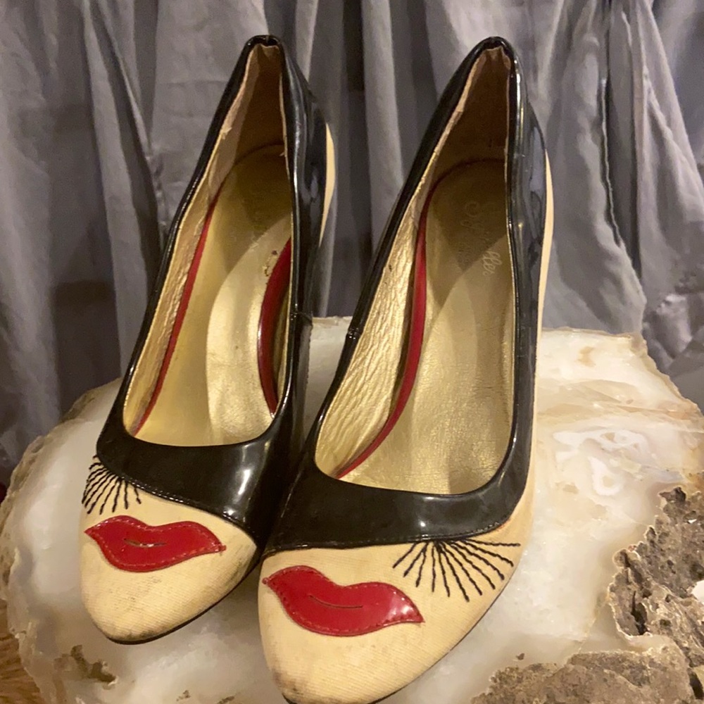 Seychelles wink and kiss heels 8.5